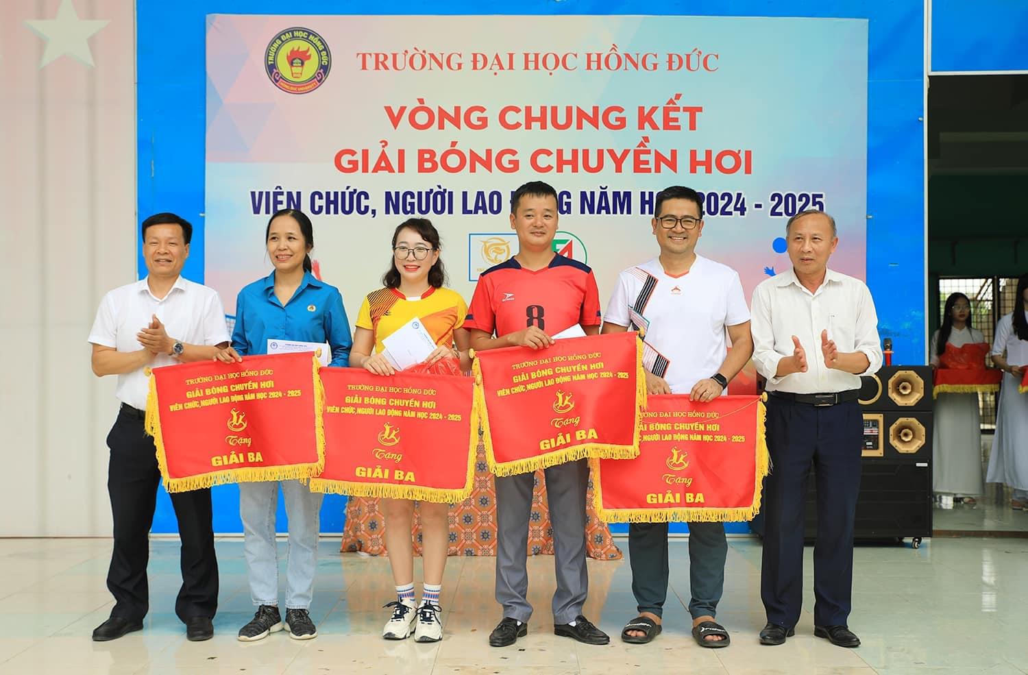 Trung tâm GDQPAN tham gia giải bóng chuyền chào mừng Ngày Nhà giáo Việt Nam 20/11